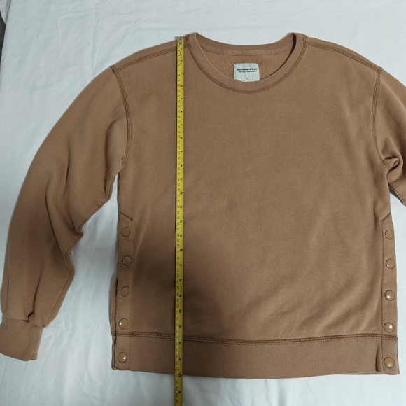 Abercrombie $ Flitch Tan Sweater - Picture 5 of 8